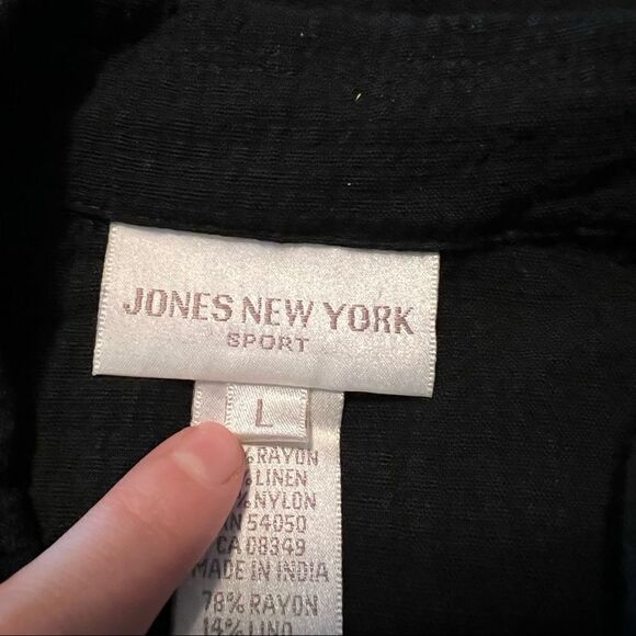 NWT! Jones New York black button up tank top - Picture 4 of 11
